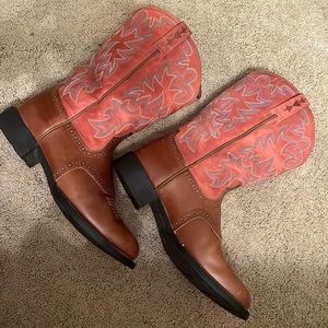 Ariat women’s cowboy boots - 7.5B